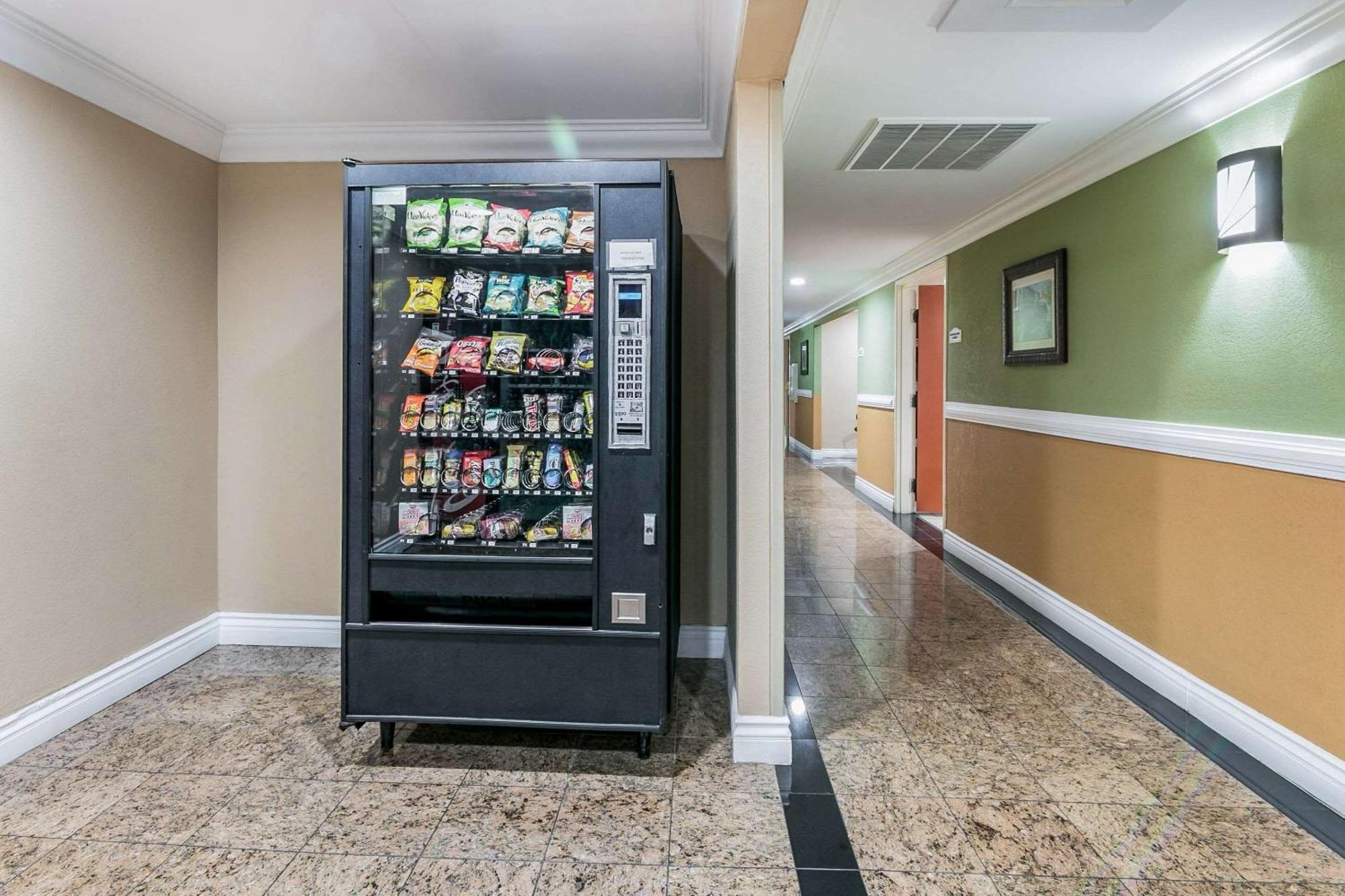 Quality Inn & Suites Atlanta Airport South College Park Exterior foto